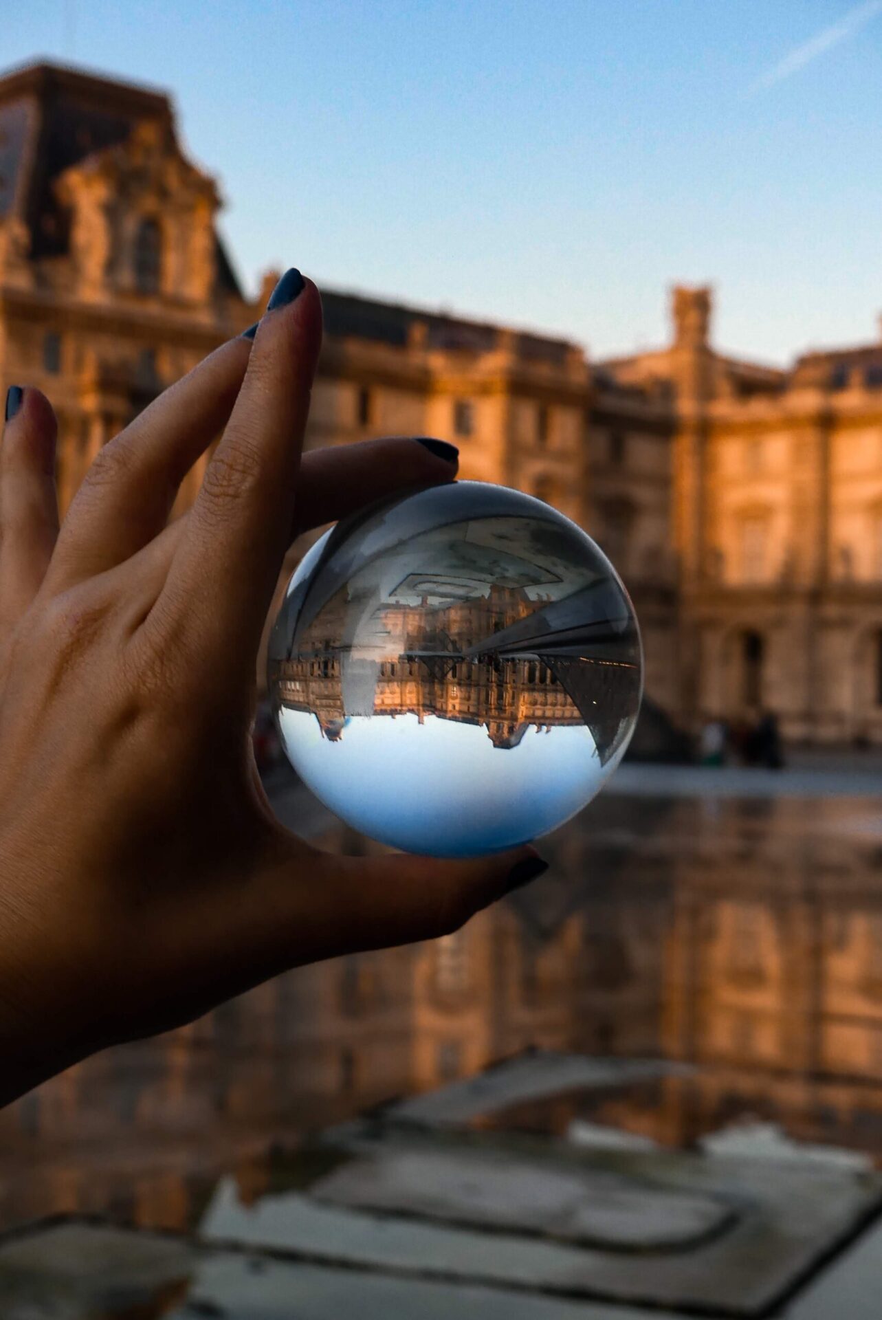 Learning to Look at Museums